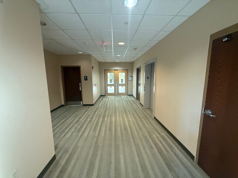 More Photos Of 107 Mount Nebo Pointe Dr, Pittsburgh Medical For Lease