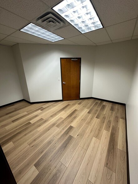 More Photos Of 1050 Post And Paddock St, Grand Prairie Loft Creative Space For Lease