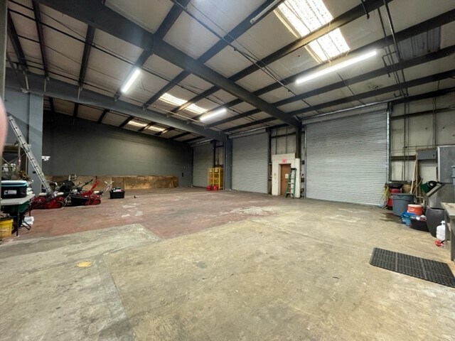 More Photos Of 1109 25th St, West Palm Beach Light Distribution For Lease