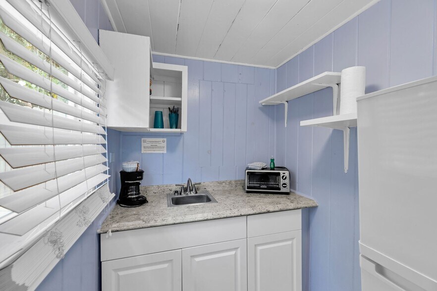 More Photos Of 243 61st St, Marathon Hotel For Sale