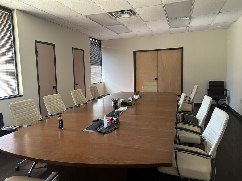 More Photos Of 801-815 Greenview Dr, Grand Prairie Unknown For Lease