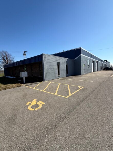 Primary Photo Of 1975 Wehrle Dr, Williamsville Warehouse For Lease