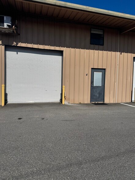 More Photos Of 3903 Industry Blvd, Lakeland Warehouse For Lease