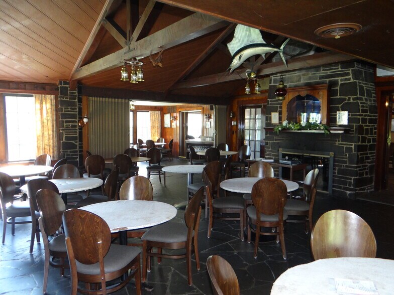 More Photos Of 1725 US-9W Hwy, Milton Hospitality For Sale