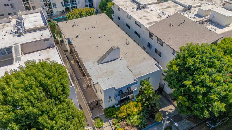 More Photos Of 1424 Greenfield Ave, Los Angeles Apartments For Sale