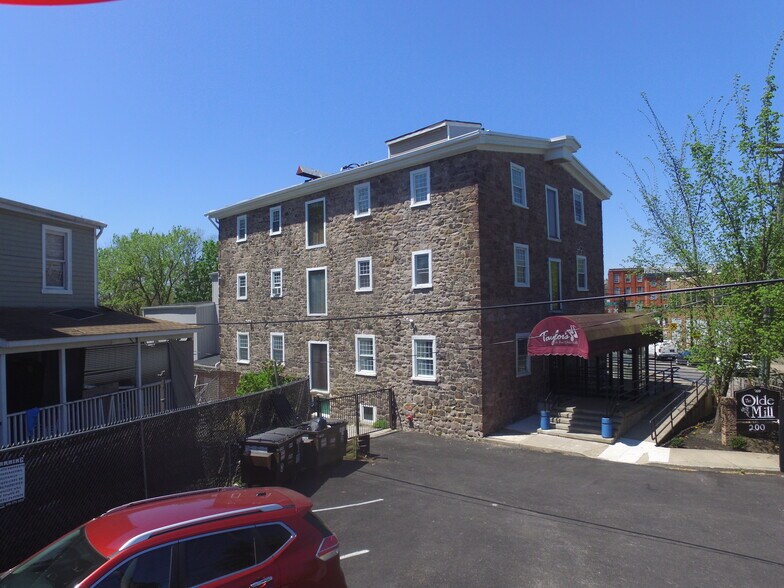 More Photos Of 200-204 W Marshall St, Norristown Restaurant For Lease