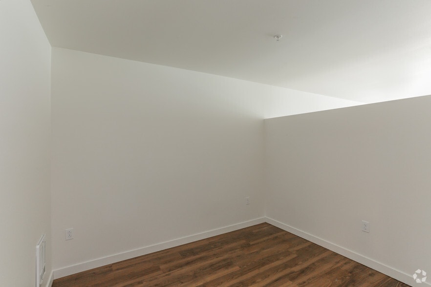 More Photos Of 900 NE 65th St, Seattle Apartments For Lease