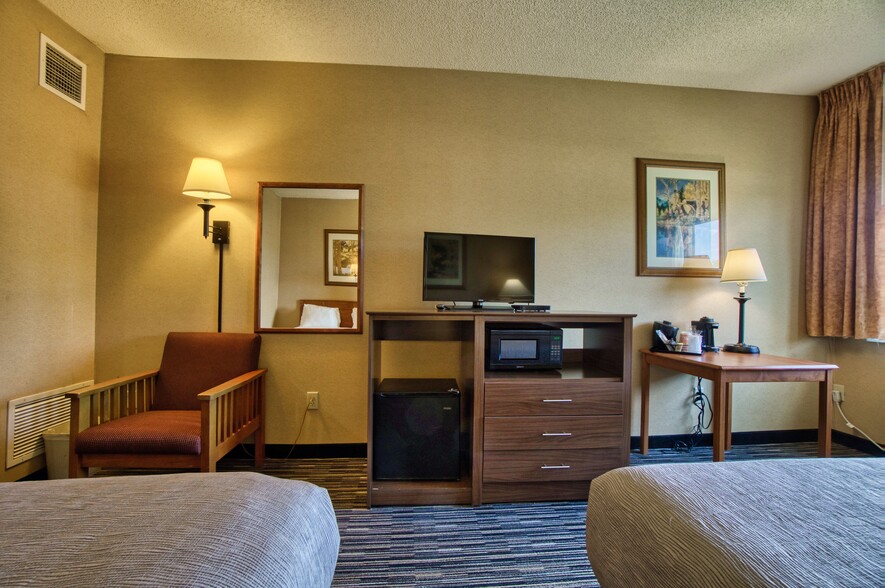 More Photos Of 7860 6th St, Wellington Hotel For Sale