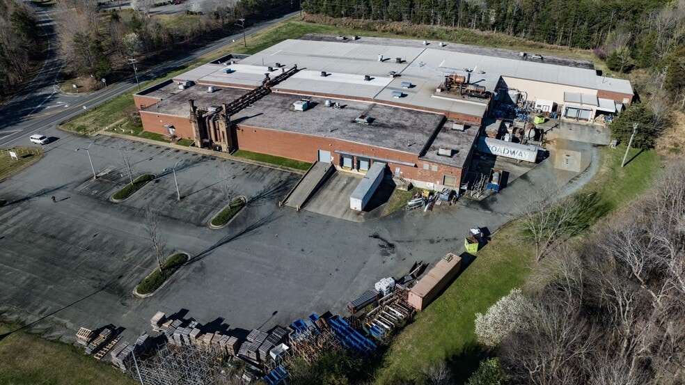 More Photos Of 1311 Industry Dr, Burlington Manufacturing For Lease