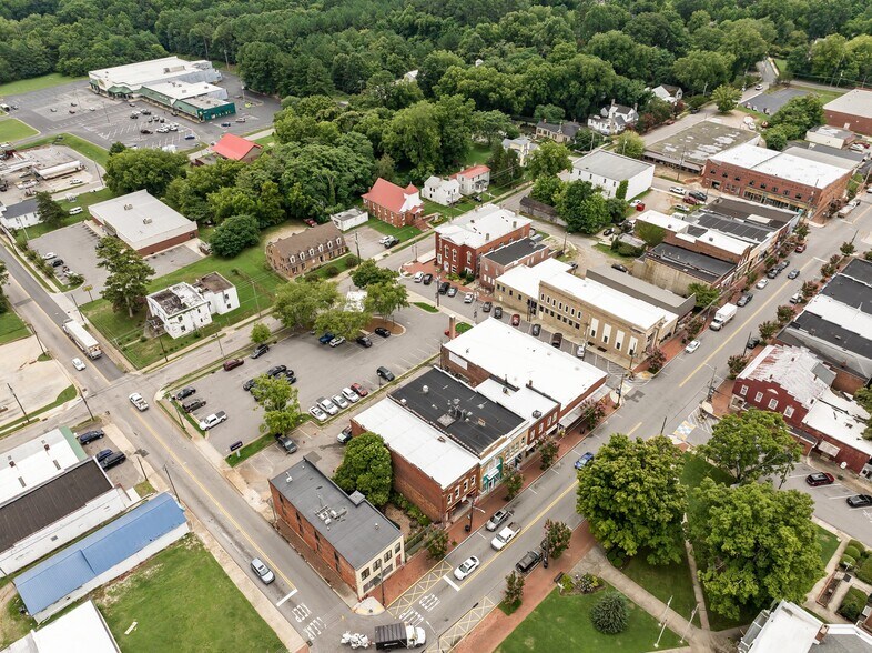 More Photos Of 132 S Main St, Warrenton Storefront For Sale