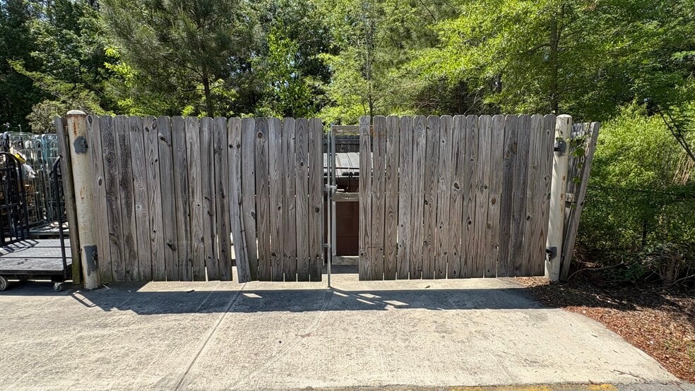 More Photos Of 2085 NW Longwood Rd, Longwood Freestanding For Sale