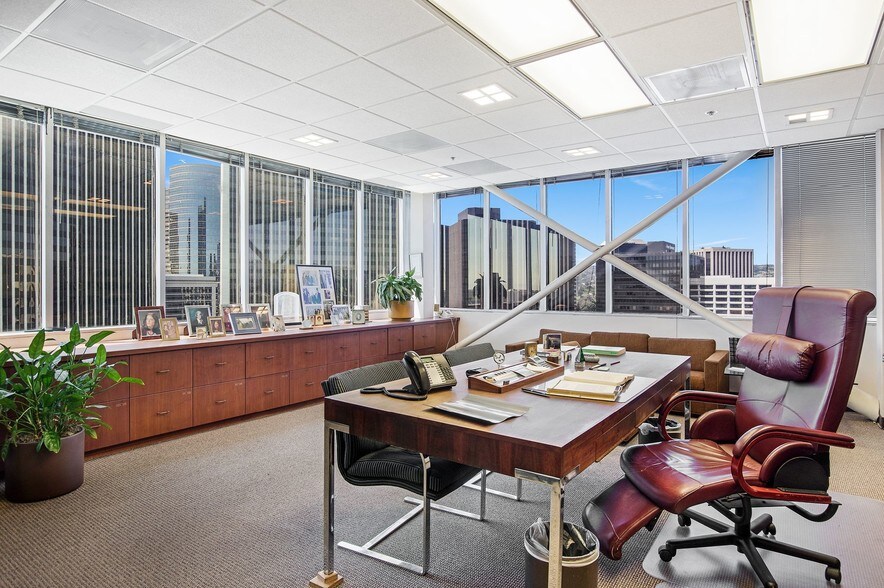 More Photos Of 2080 Century Park E, Los Angeles Medical For Lease