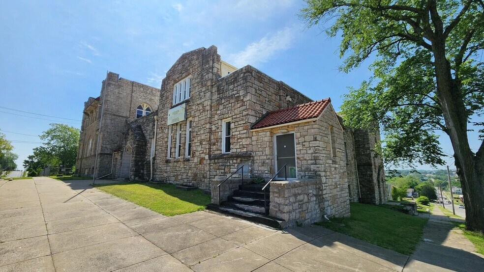 More Photos Of 2701 E 43rd St, Kansas City Specialty For Sale