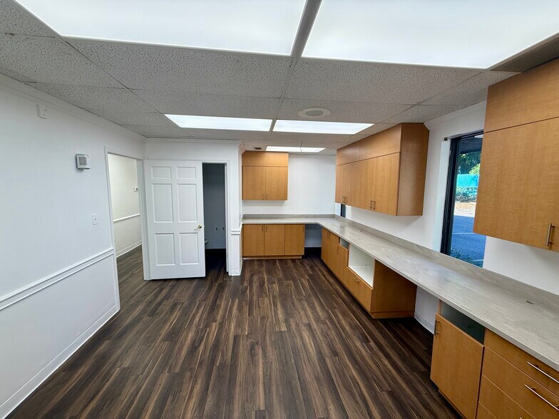 More Photos Of 908 S Parsons Ave, Brandon Medical For Lease