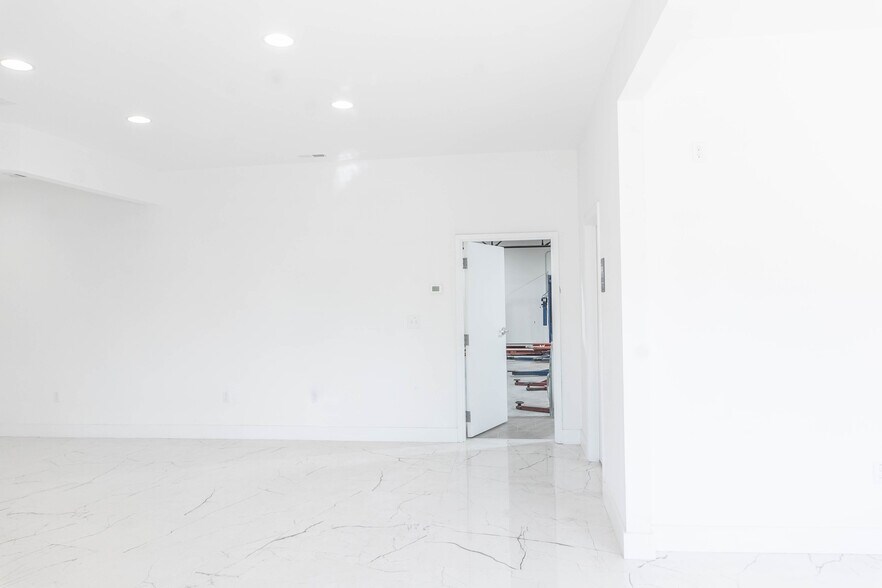 More Photos Of 122 Atando Ave, Charlotte Service For Lease