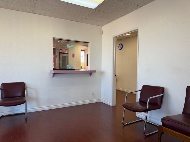 More Photos Of 14621 Nordhoff St, Panorama City Medical For Lease