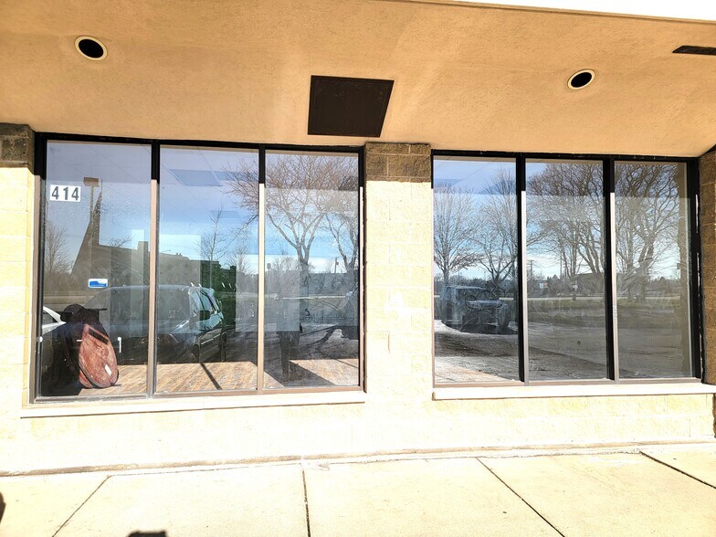 More Photos Of 410-416 W Higgins Rd, Schaumburg Storefront Retail Office For Lease