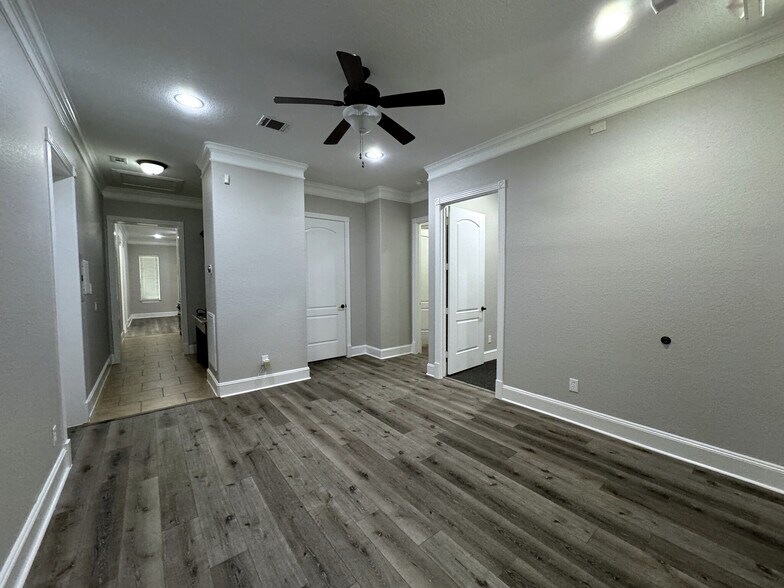 More Photos Of 11601 Spring Cypress Rd, Tomball Medical For Sale