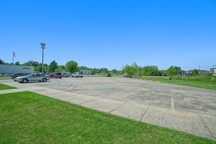 More Photos Of 13712 Rankin Cir, Houston Religious Facility For Sale