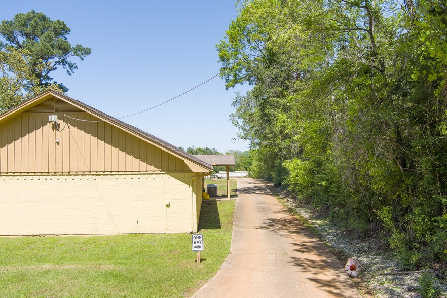 More Photos Of 120 NW 304 Loop, Crockett Daycare Center For Sale