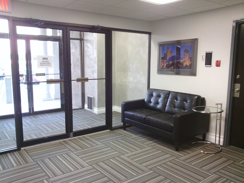 More Photos Of 640 E St. Charles Rd, Carol Stream Medical For Lease