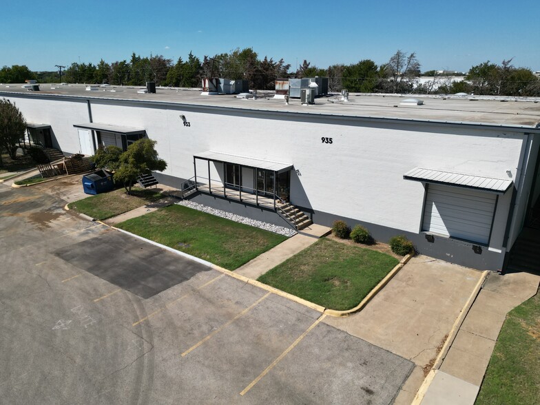 Primary Photo Of 923-935 E Avenue J, Grand Prairie Warehouse For Lease