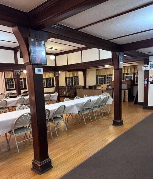 More Photos Of 153 S 1st St, Fulton Religious Facility For Lease