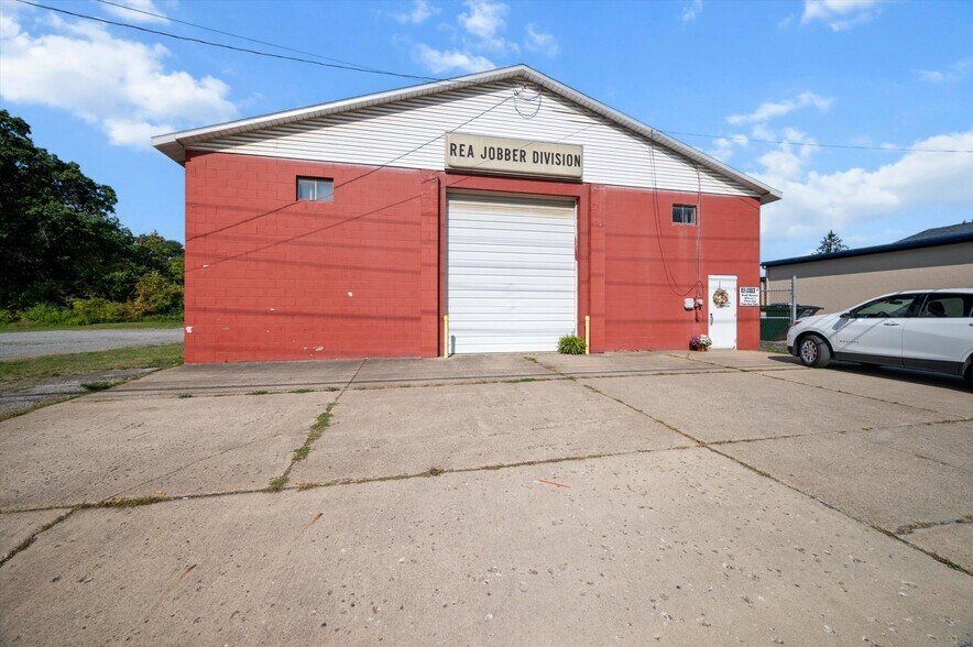 More Photos Of 204 Grand Ave, Clarion Warehouse For Sale