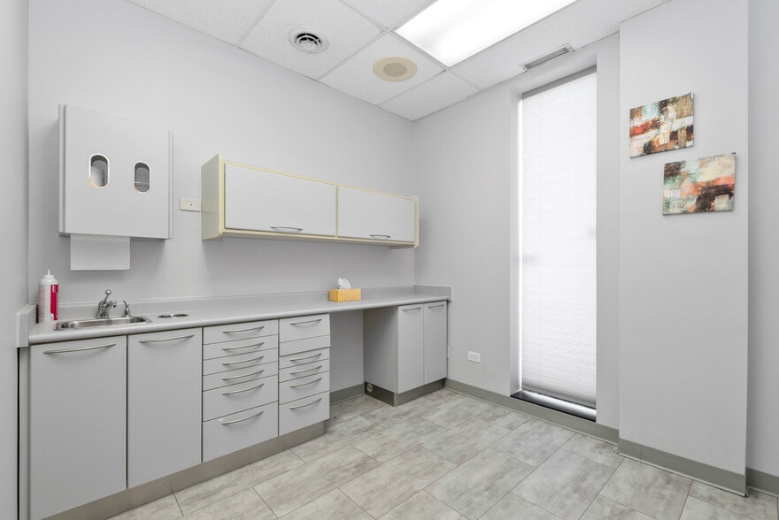 More Photos Of 500 Ashland Ave, Chicago Heights Medical For Sale