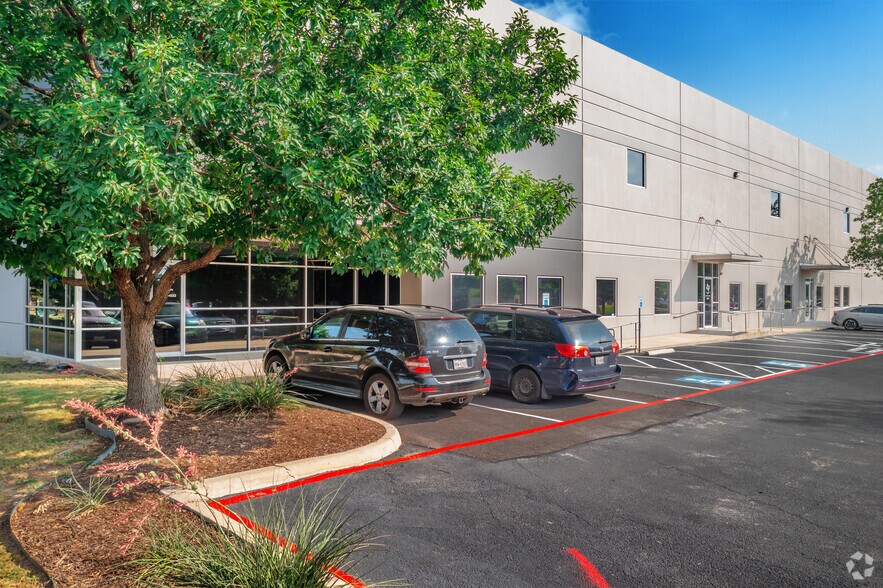 More Photos Of 1803 Grandstand Dr, San Antonio Warehouse For Lease