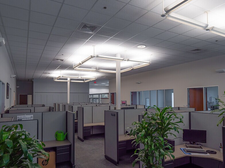 More Photos Of 8200 Cross Park Dr, Austin Light Distribution For Lease