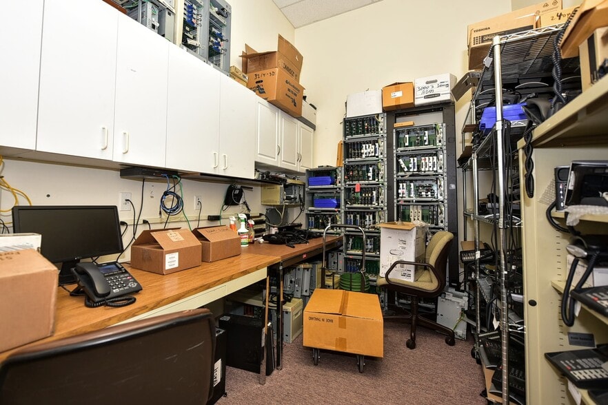 More Photos Of 230 West Parkway, Pompton Plains Flex For Sale