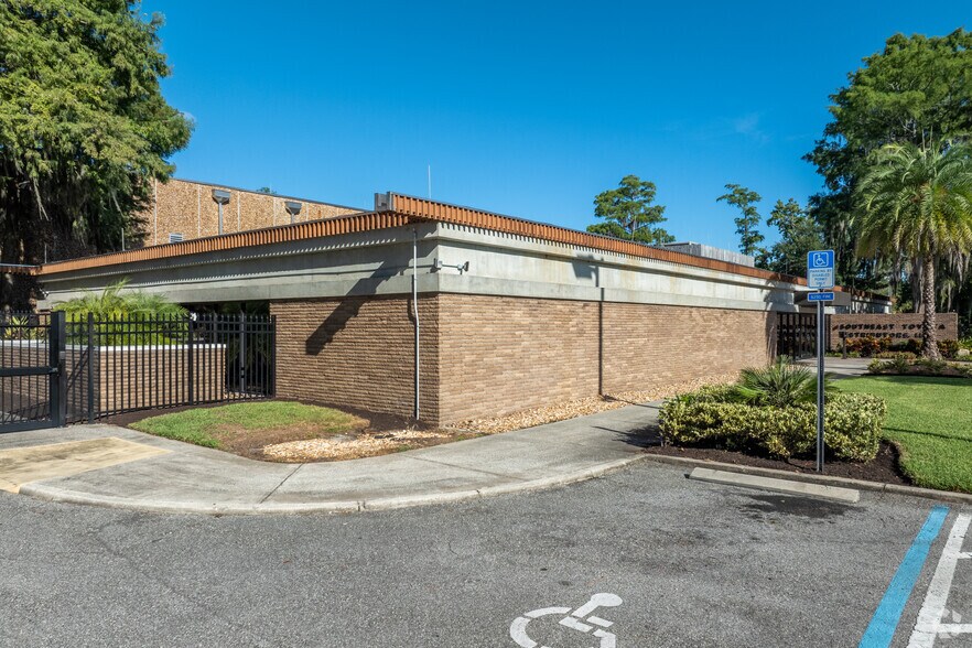 More Photos Of 8040 Bayberry Rd, Jacksonville Unknown For Lease