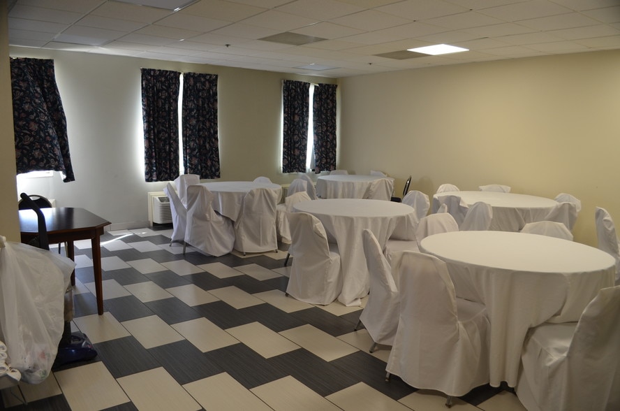 More Photos Of 12808 S Ashland Ave, Calumet Park Hotel For Sale