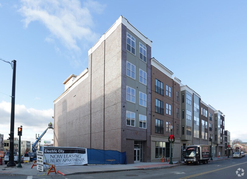 More Photos Of 240 State St, Schenectady Apartments For Lease