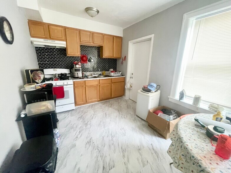 More Photos Of 7932 S Saint Lawrence Ave, Chicago Apartments For Sale