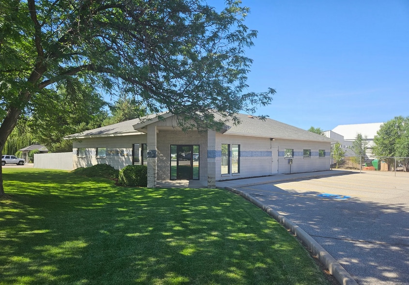 Primary Photo Of 5040 N Sawyer Ave, Garden City Office For Sale