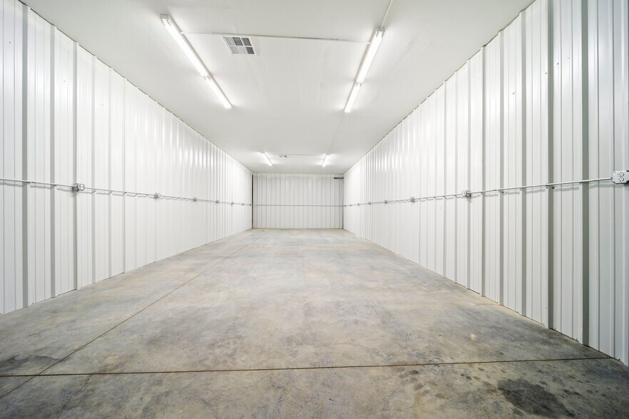 More Photos Of 1100 N Birch Ave, Broken Arrow Warehouse For Sale