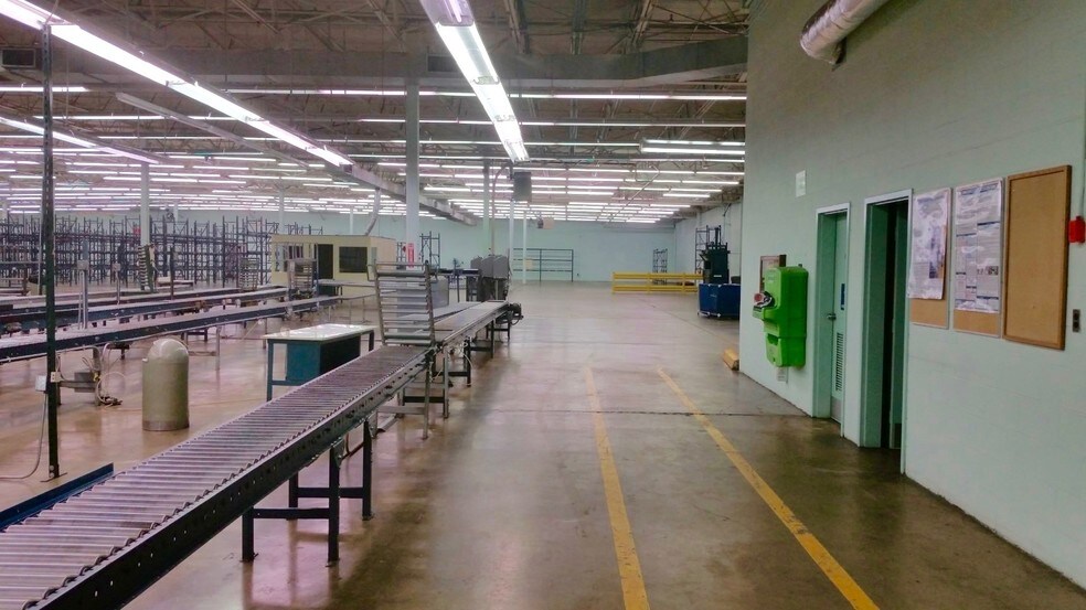 More Photos Of 3670 S Perkins Rd, Memphis Warehouse For Lease