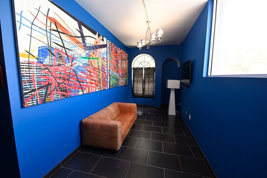 More Photos Of 1700-1710 N Main Ave, San Antonio Storefront Retail Office For Lease