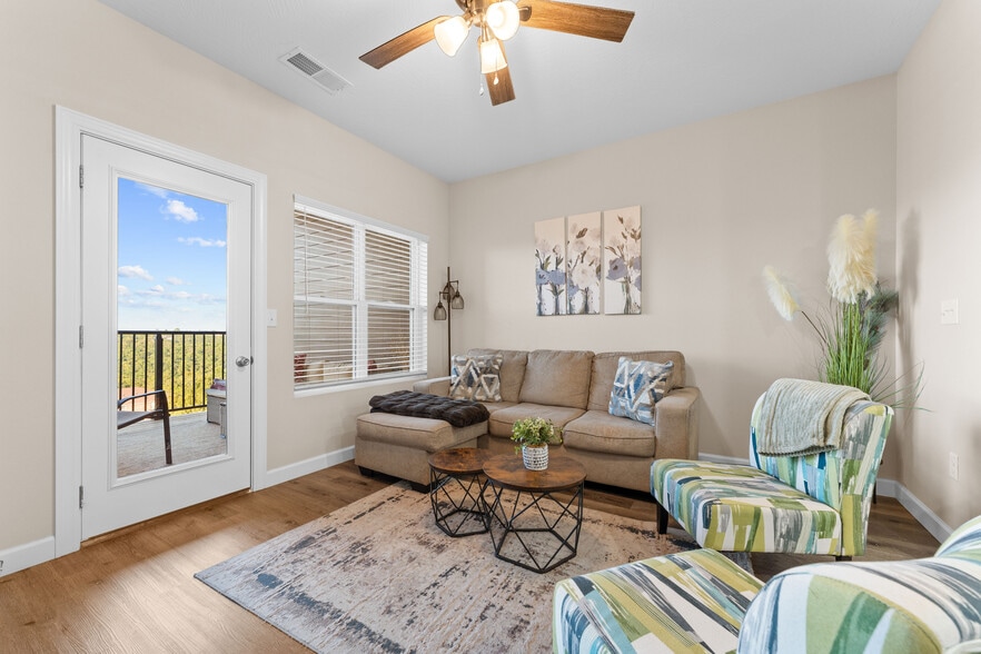 More Photos Of 3002 N Vineyards Ter, Branson General Retail For Sale