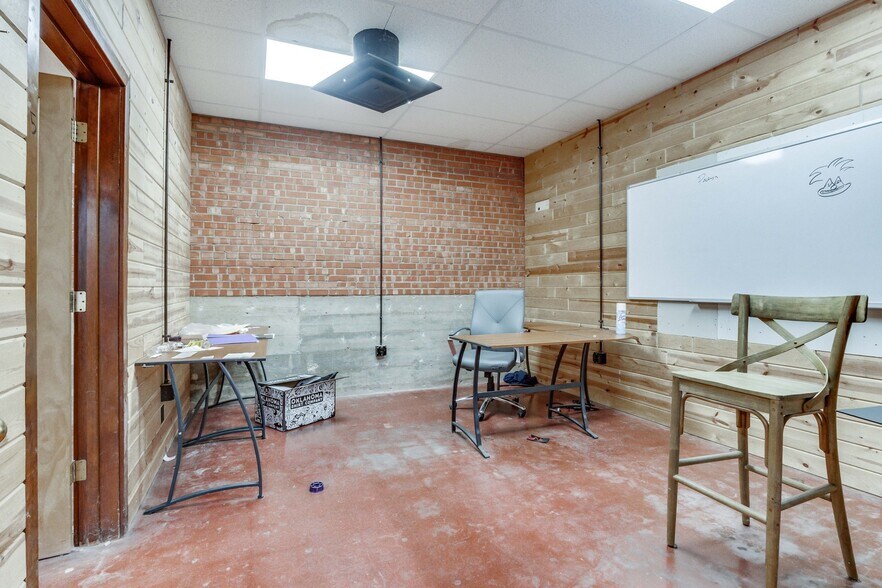 More Photos Of 1727 S Agnew Ave, Oklahoma City Service For Lease