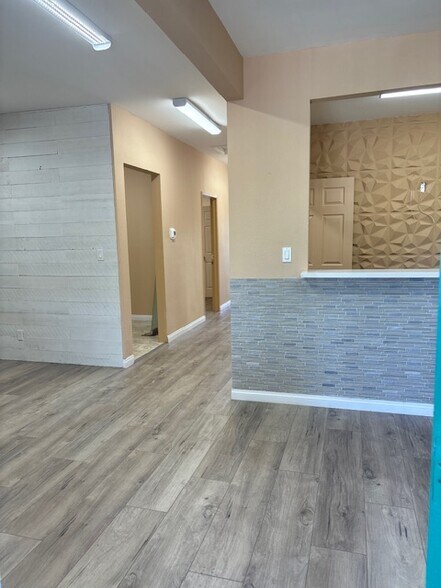 More Photos Of 21700 Golden Triangle Rd, Santa Clarita Medical For Lease