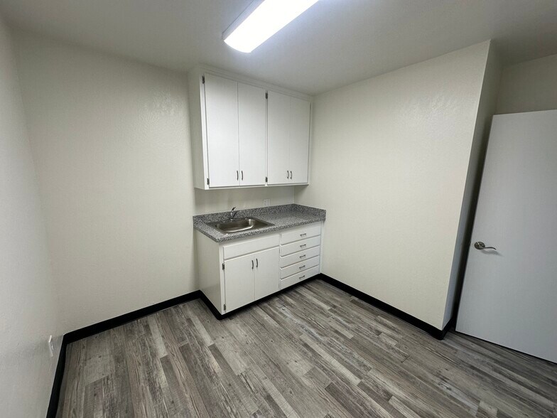 More Photos Of 2731 H St, Bakersfield Medical For Lease