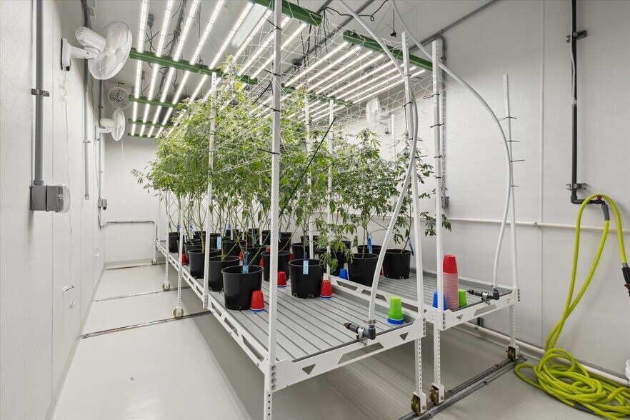 More Photos Of 919 Michigan St, Niles Warehouse For Sale