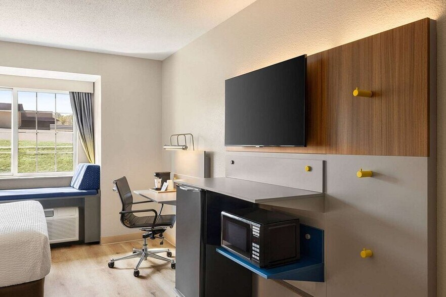 More Photos Of 424 20th St S, New Ulm Hotel For Sale