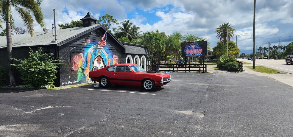 More Photos Of , Palm Springs General Retail For Sale