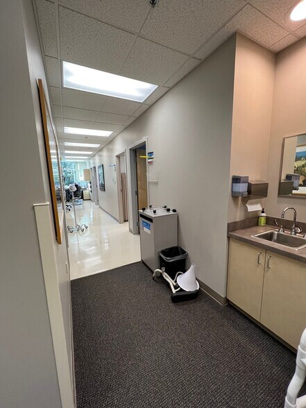 More Photos Of 24076 SE Stark St, Gresham Medical For Lease
