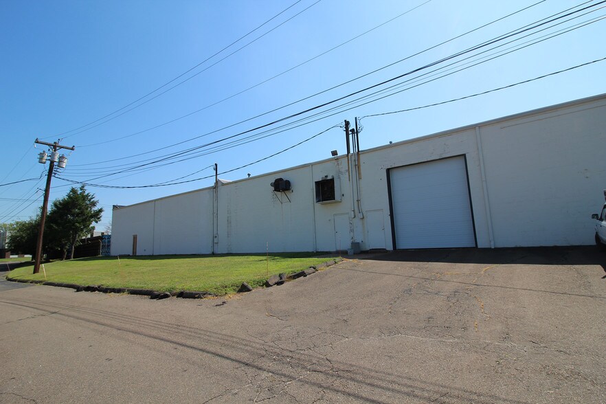 Primary Photo Of 27 Dodge Ave, North Haven Warehouse For Lease
