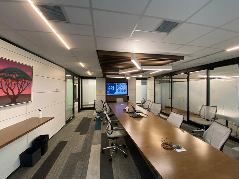 More Photos Of 1914 Hamilton St, Regina Office For Lease